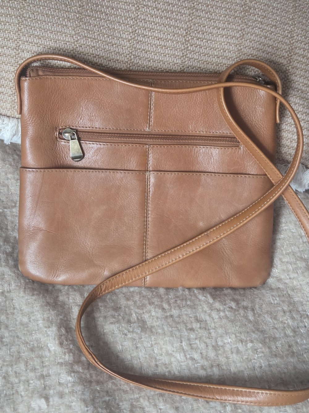 Le Donne 100% Leather Crossbody Bag with Front Zip